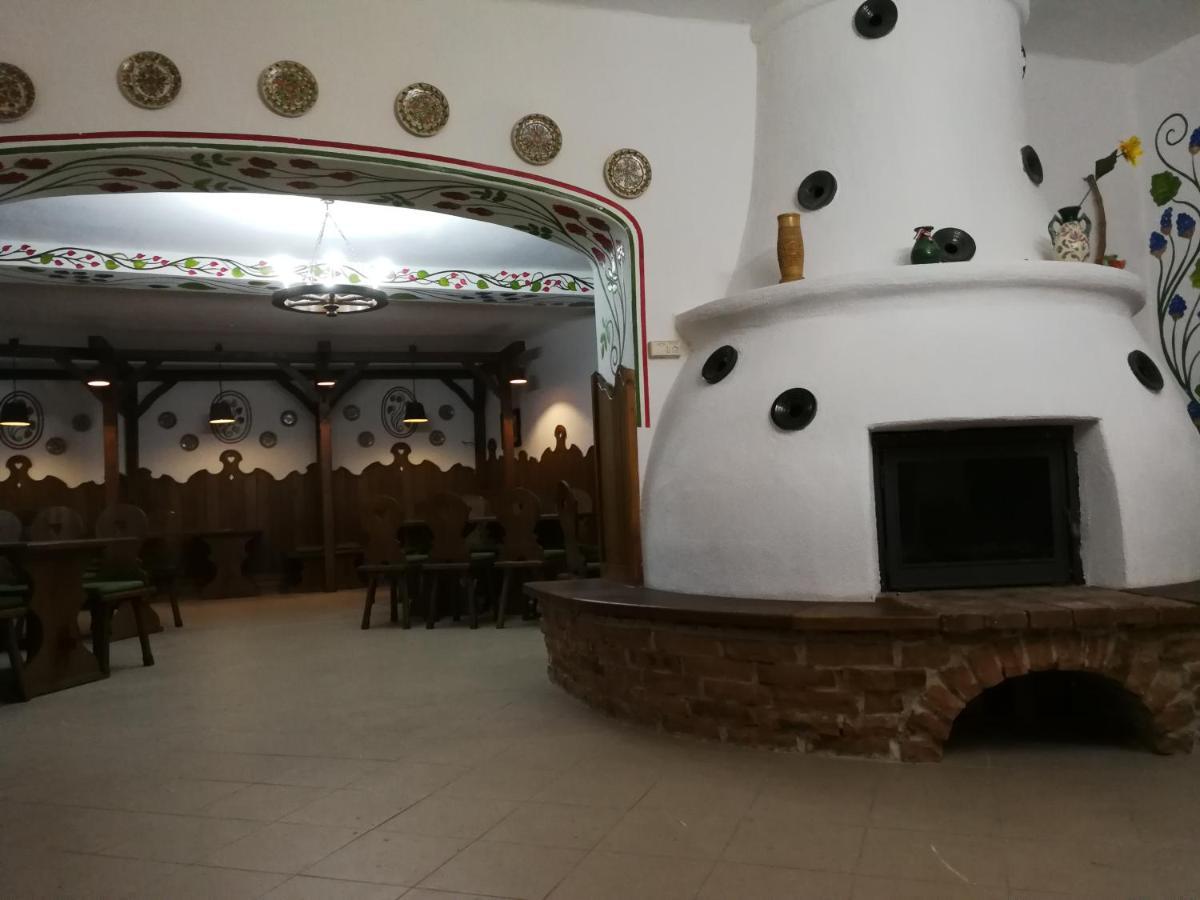 Bed and Breakfast Gomba Panzio Велем Экстерьер фото